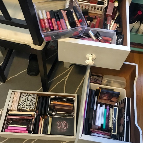 Meet your Posher, Kandise 👋🏻👋🏻👋🏻 - Picture 4 of 7